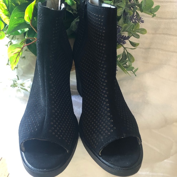 Bos & Co Shoes - ⬇️$- BOS & CO. Peep toe black booties with heel.SZ 39 Eur/7 US Women. SALE🔥🔥